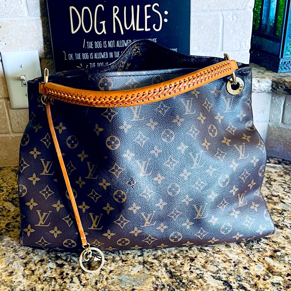 Louis Vuitton Artsy MM Tote